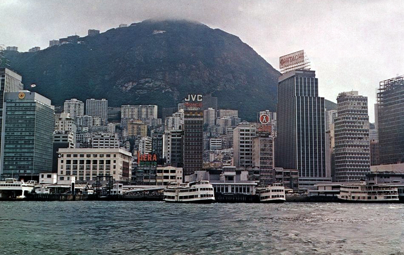 Central Hong Kong skyline street